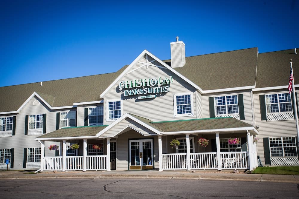 Chisholm Inn & Suites
