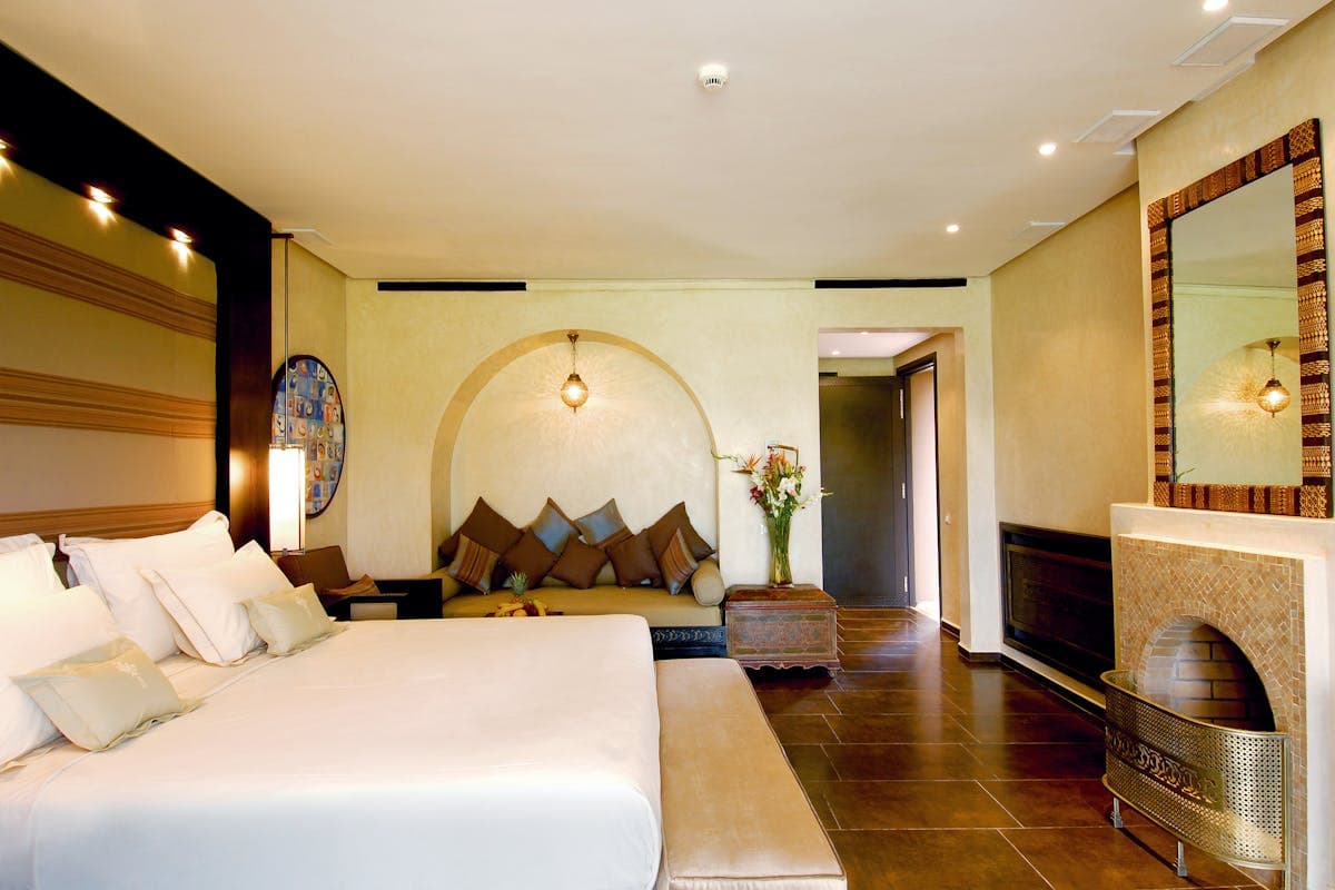 How Many Rooms Do You Need for a Group Rate at Hotels?